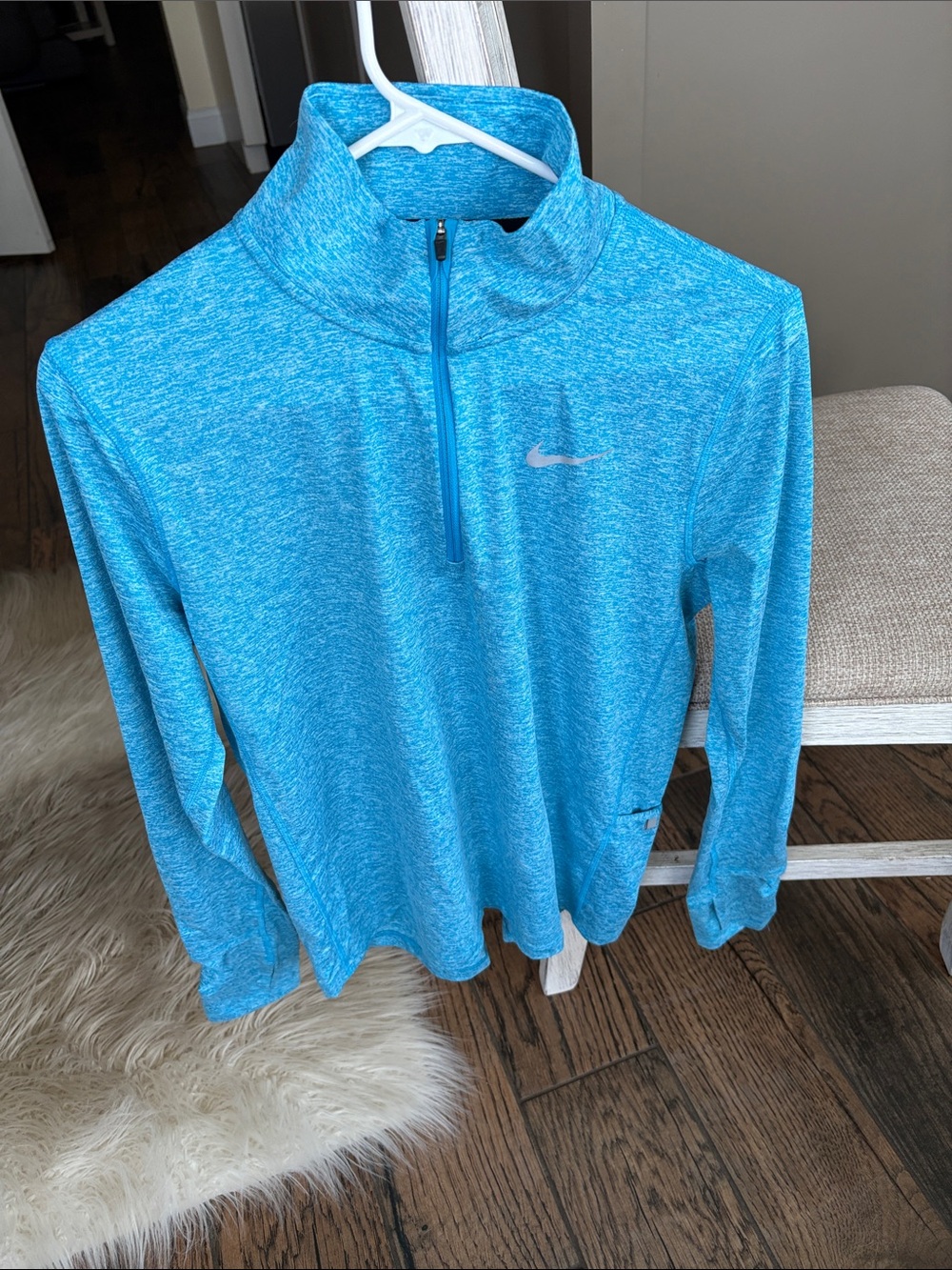 Nike running top size medium